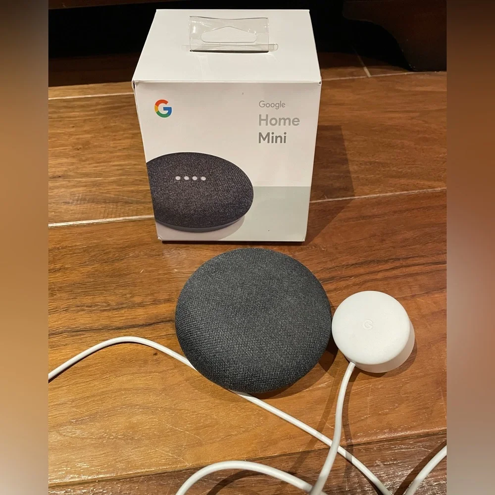 Google Home Mini - Picture 1 of 4